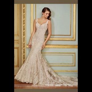 MartinThornburg: Brand new Sz18 Unaltered 
Ivory sable
Style: 117288 
OP:$2200